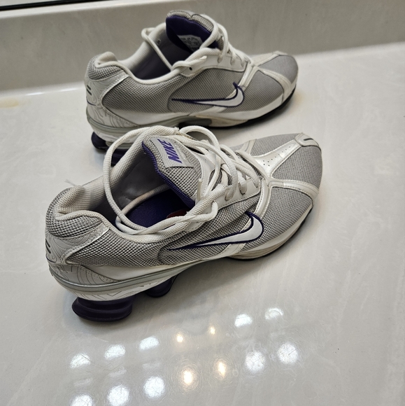 Nike Air Max Navina 2.Women's size 9.5Oyster and purpleGreat condition - Picture 2 of 6